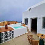 Lovely House At Village Center Oia