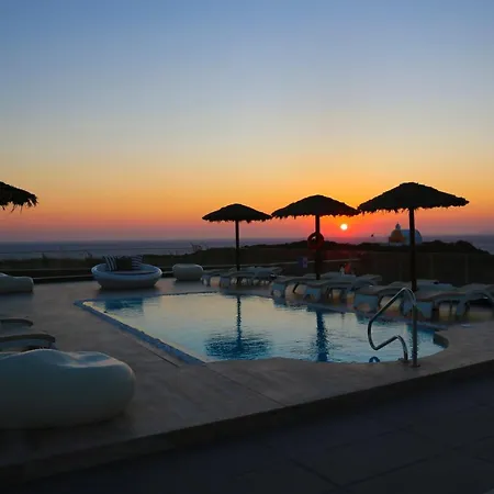 Lovely House At Village Center 이아