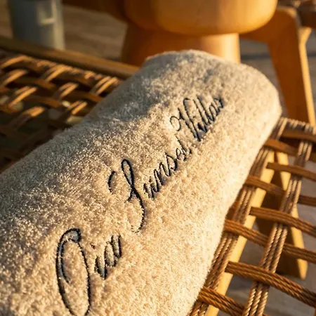 Lovely House At Village Center *