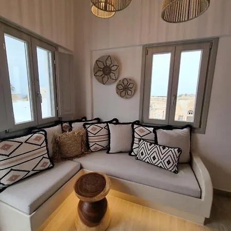 Lovely House At Village Center *