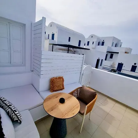 Lovely House At Village Center *