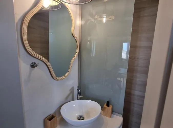 Lovely House At Village Center *