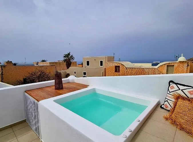 Lovely House At Village Center *