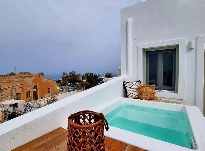 Lovely House At Village Center *