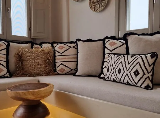 Lovely House At Village Center 이아