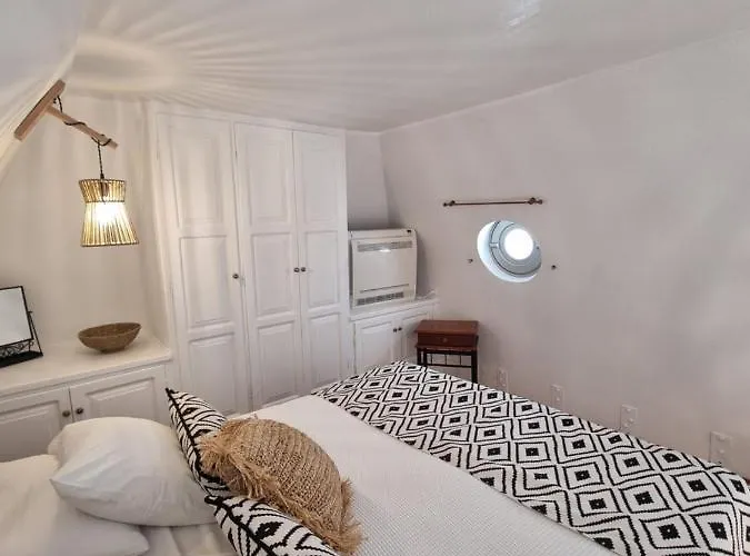 Сasa de vacaciones Lovely House At Village Center