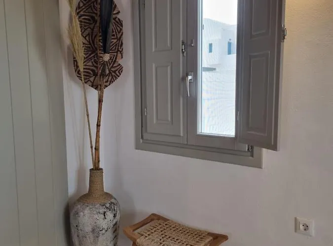 Lovely House At Village Center 이아