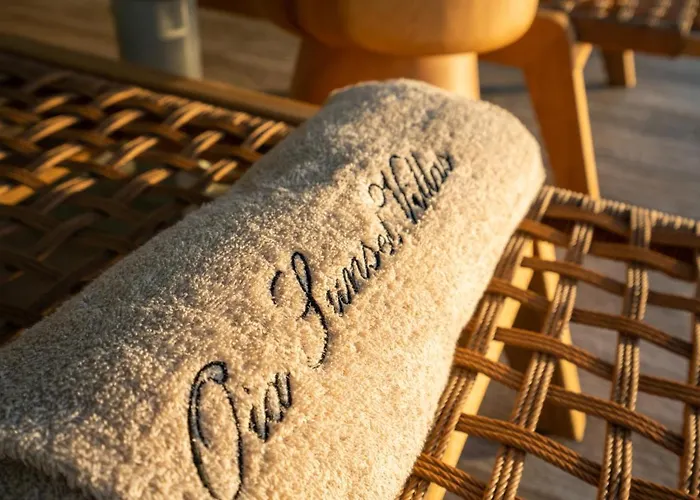 Lovely House At Village Center *