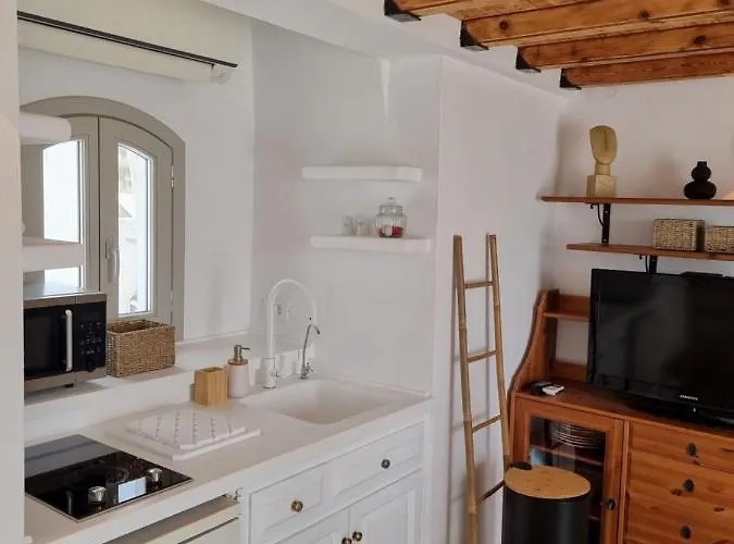 Lovely House At Village Center *