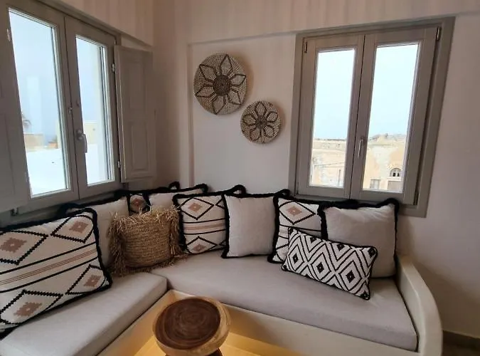 Lovely House At Village Center *