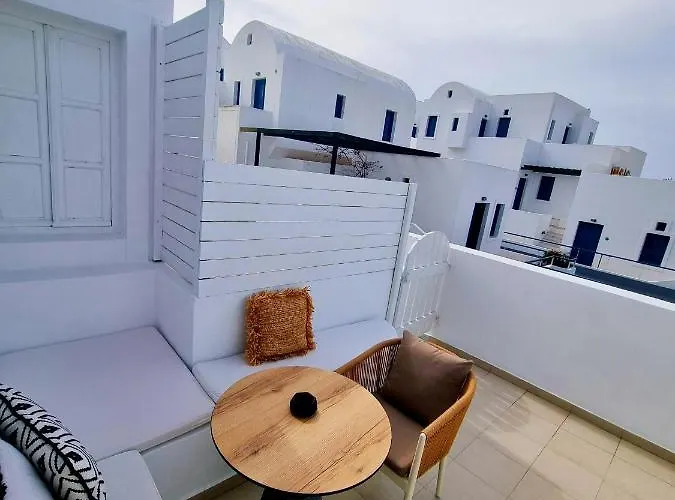 Lovely House At Village Center *