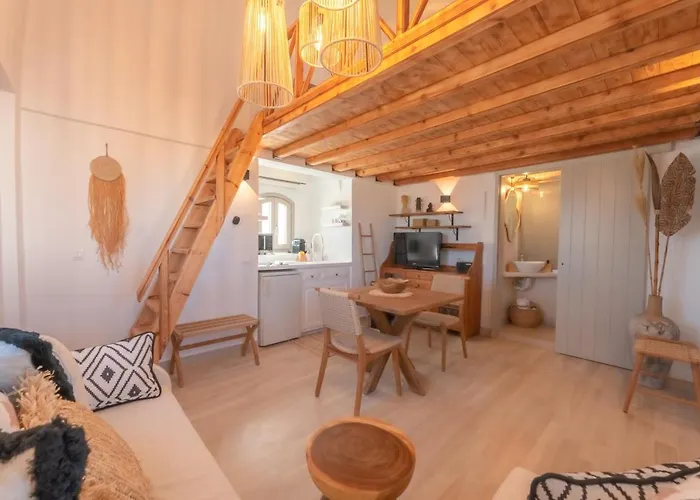 펜션 Lovely House At Village Center 이아