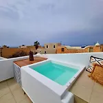 Lovely House At Village Center *