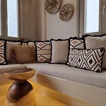 Lovely House At Village Center أويا