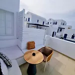 Lovely House At Village Center *