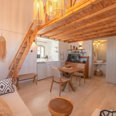 Dom wakacyjny Lovely House At Village Center Oia
